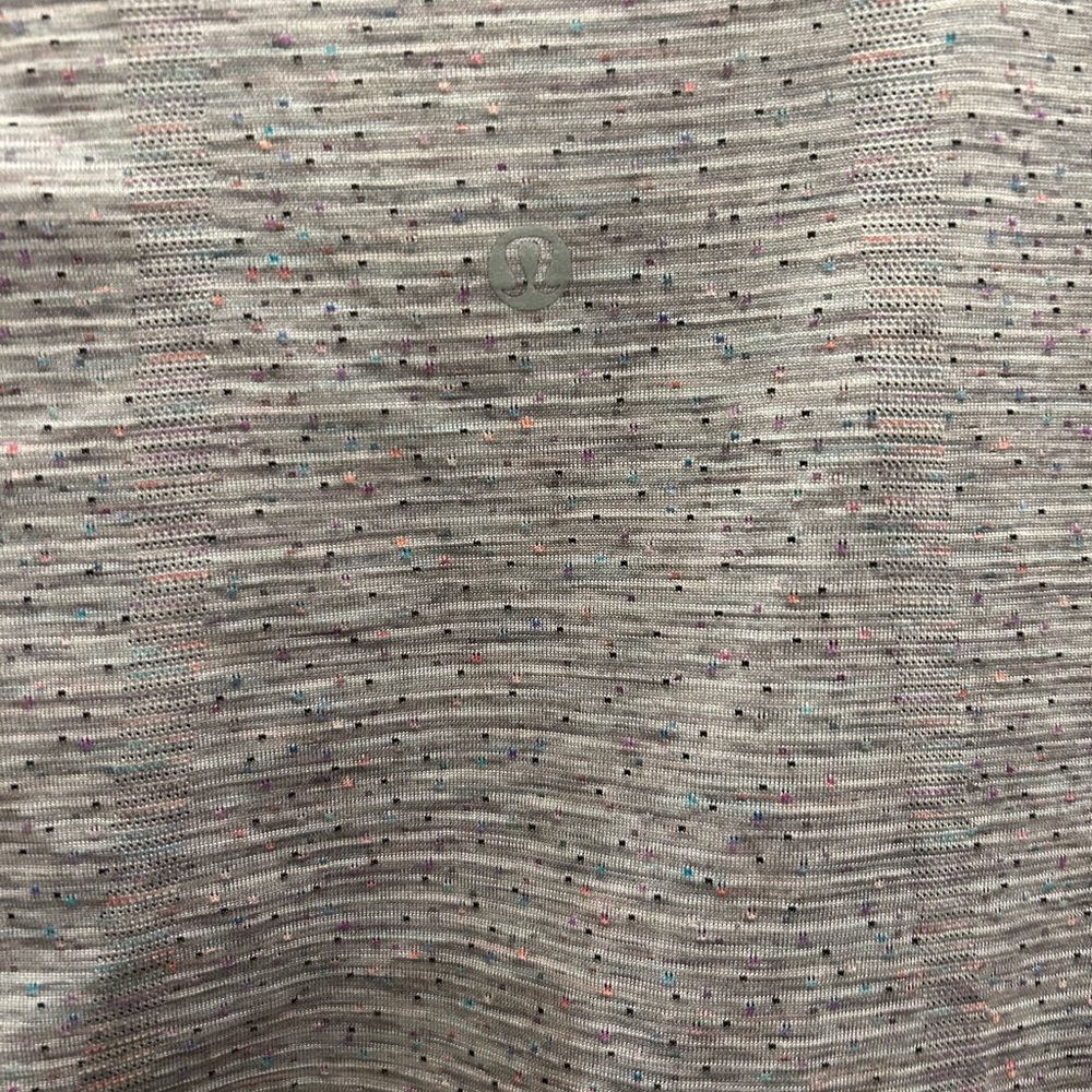 Limited edition, Lululemon top from 2020 retail for $68 Doppler dot size 4 - Picture 4 of 5